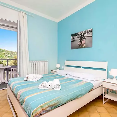 Otel Le Petit Bleu, Terre Marine