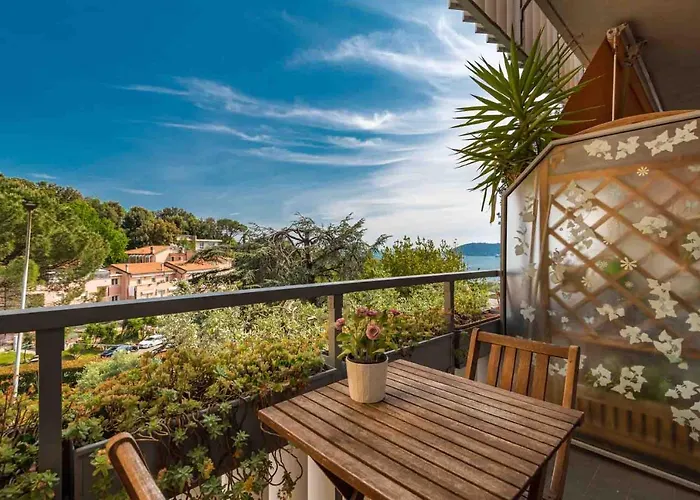 Le Petit Bleu, Terre Marine * Lerici